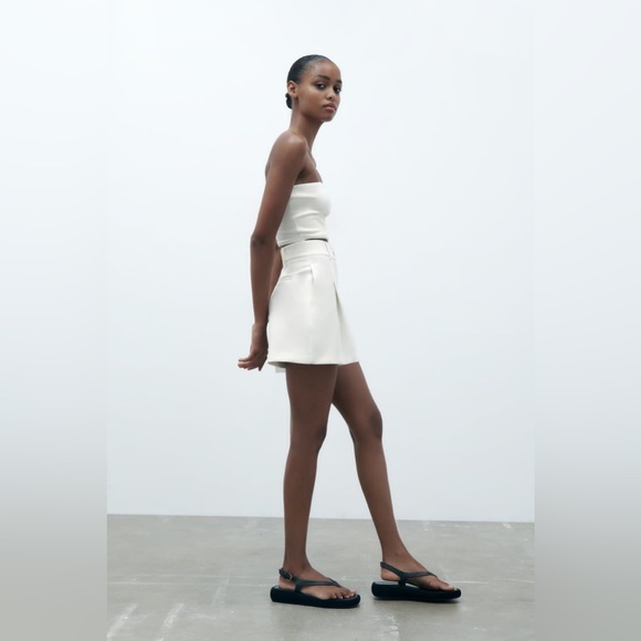 Zara Pleated Shorts - Picture 3 of 10